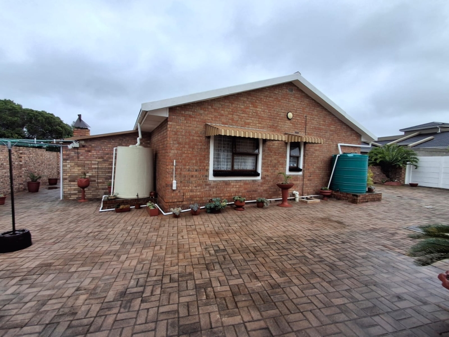 3 Bedroom Property for Sale in Seafield Eastern Cape